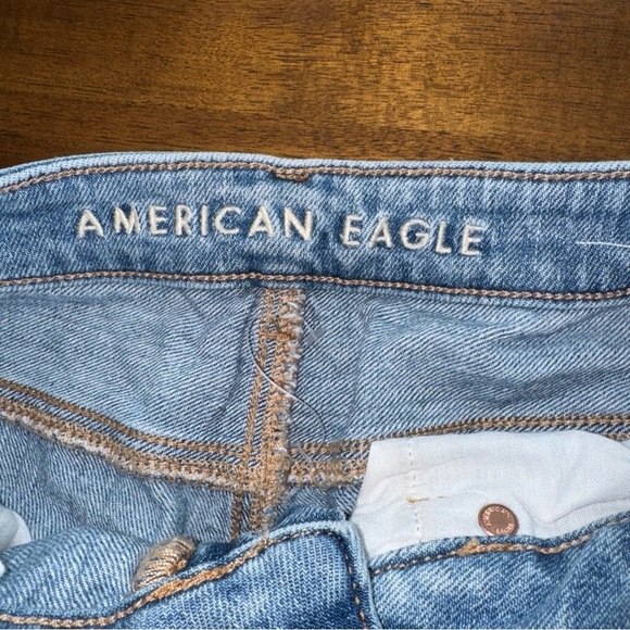 American Eagle Highest Rise Mom Jeans Womens 4 Light Blue Wash Distressed - Picture 7 of 13